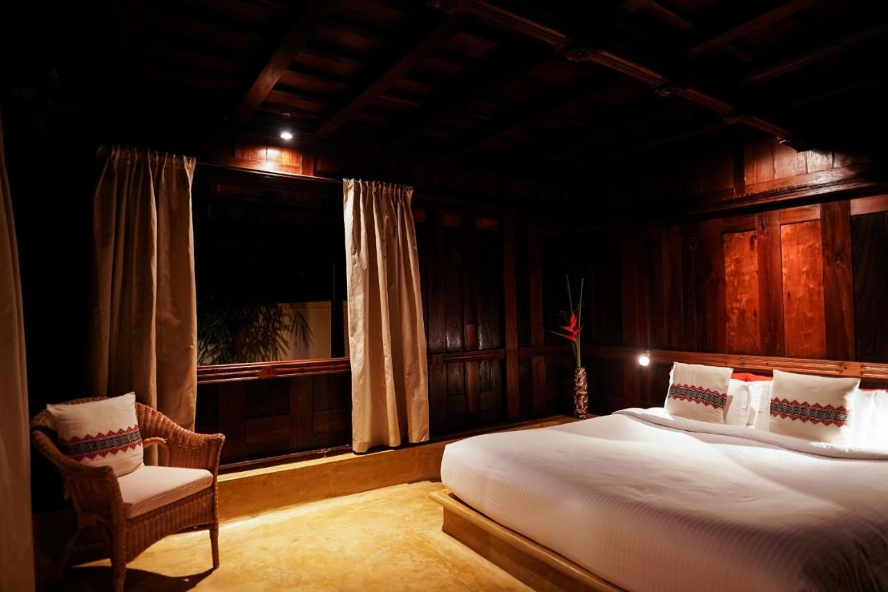 Lakeshore Villa Alappuzha Exterior photo